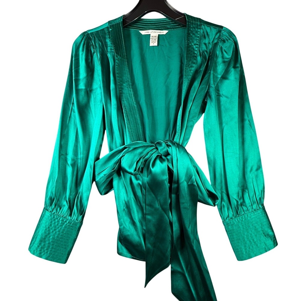 Diane von Furstenberg Green Silk Wrap Blouse Satin V-Neck Tie Waist Top Size 2 - Picture 2 of 8